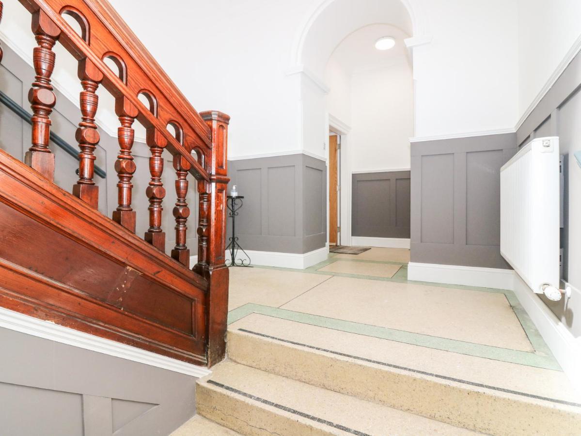 The Court Room At The Institute Executive Apartments Кийт Екстериор снимка